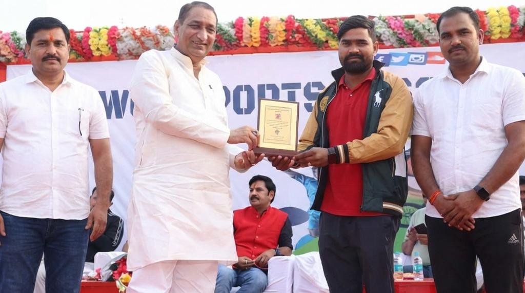 Award for Outstanding Contribution on National Unity Day Celebration